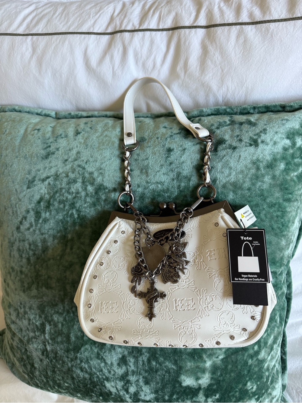 Ed Hardy ,kiss lock ,shoulder bag with Chain Accent